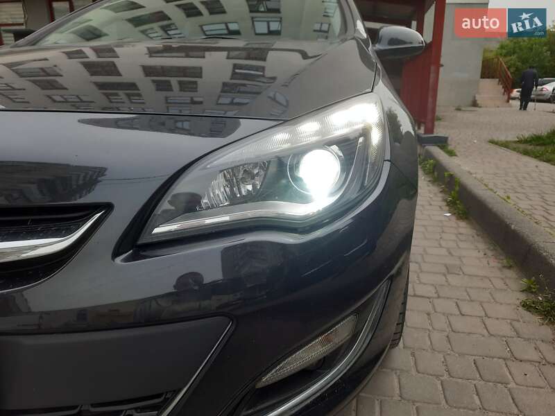 Хэтчбек Opel Astra 2013 в Львове