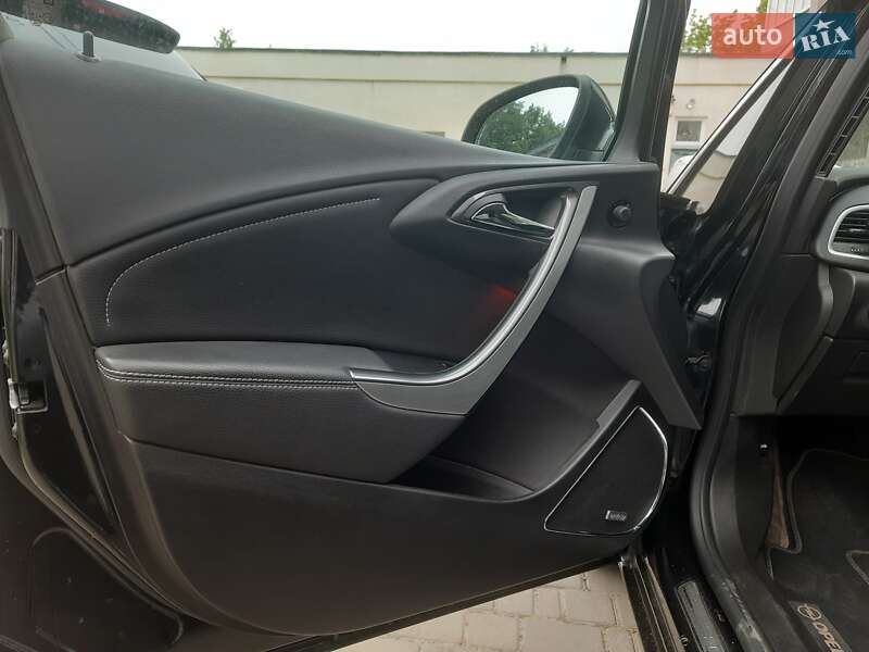 Хэтчбек Opel Astra 2013 в Львове