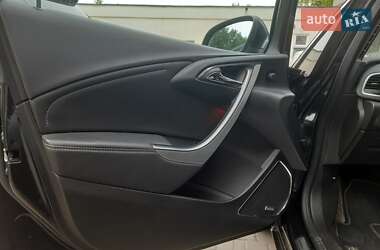 Хэтчбек Opel Astra 2013 в 