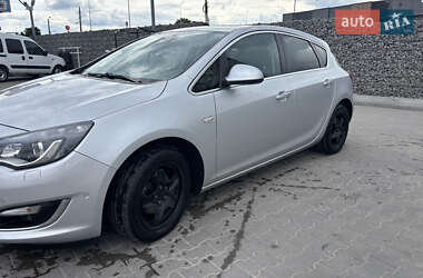 Хэтчбек Opel Astra 2014 в 