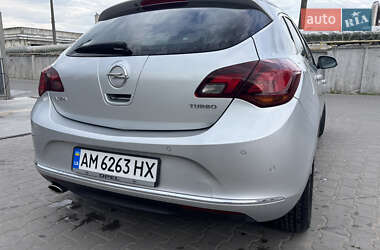 Хэтчбек Opel Astra 2014 в 