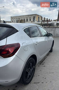 Хэтчбек Opel Astra 2014 в 