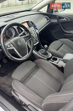 Хэтчбек Opel Astra 2014 в 