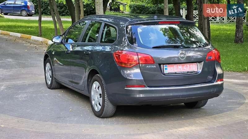 Универсал Opel Astra 2015 в Киеве