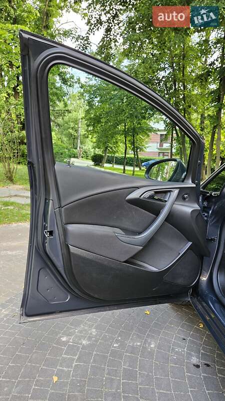 Универсал Opel Astra 2015 в Киеве