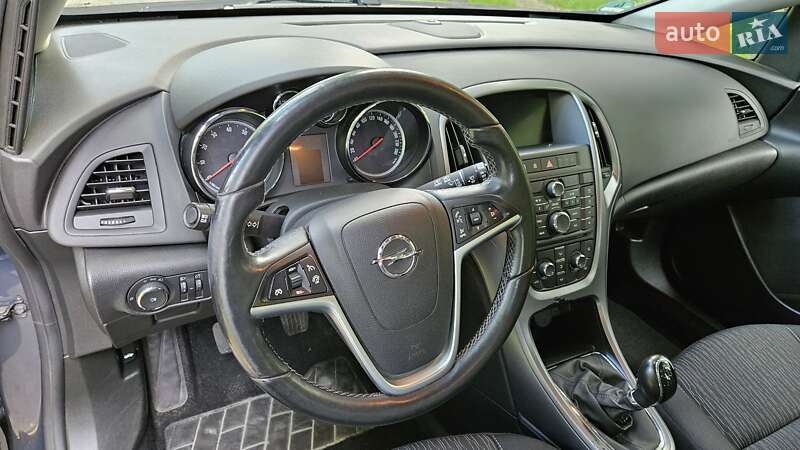 Универсал Opel Astra 2015 в Киеве