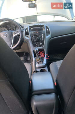 Универсал Opel Astra 2012 в 
