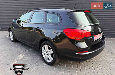 Універсал Opel Astra 2014 в 
