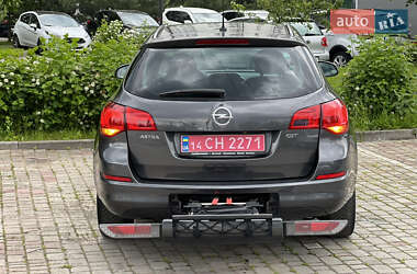 Универсал Opel Astra 2013 в 