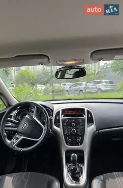 Универсал Opel Astra 2013 в 