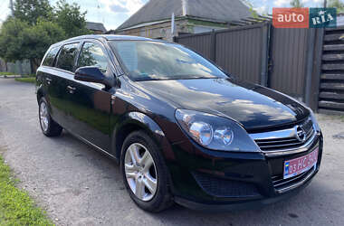 Универсал Opel Astra 2010 в Ватутино