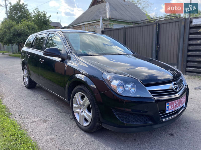 Универсал Opel Astra 2010 в 