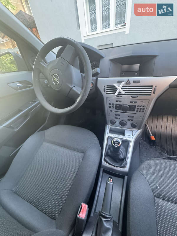 Універсал Opel Astra 2010 в Івано-Франківську