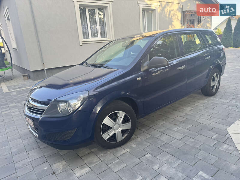 Універсал Opel Astra 2010 в Івано-Франківську