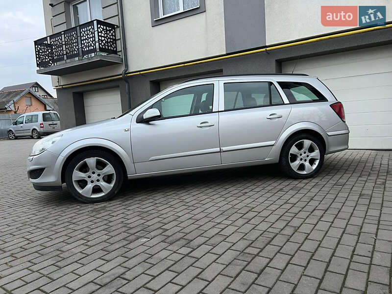 Універсал Opel Astra 2009 в Коломиї