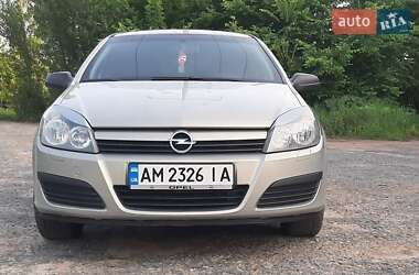 Хэтчбек Opel Astra 2005 в 