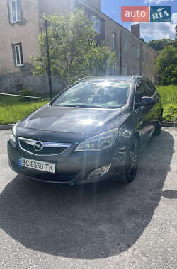 Универсал Opel Astra 2011 в Золочеве