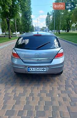 Хэтчбек Opel Astra 2005 в 