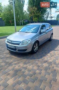 Хэтчбек Opel Astra 2005 в 