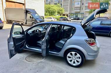 Хетчбек Opel Astra 2009 в 