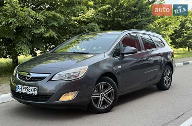 Универсал Opel Astra 2011 в Киеве