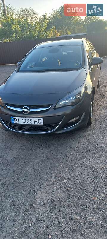 Універсал Opel Astra 2014 в Полтаві