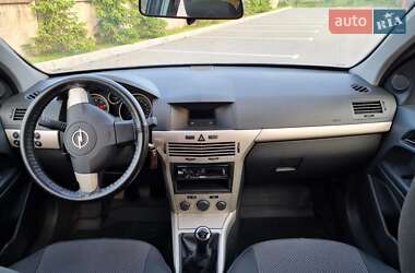 Хэтчбек Opel Astra 2008 в 