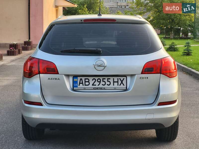 Універсал Opel Astra 2011 в Вінниці