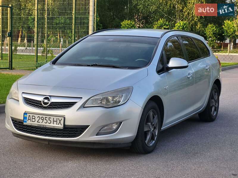 Універсал Opel Astra 2011 в Вінниці