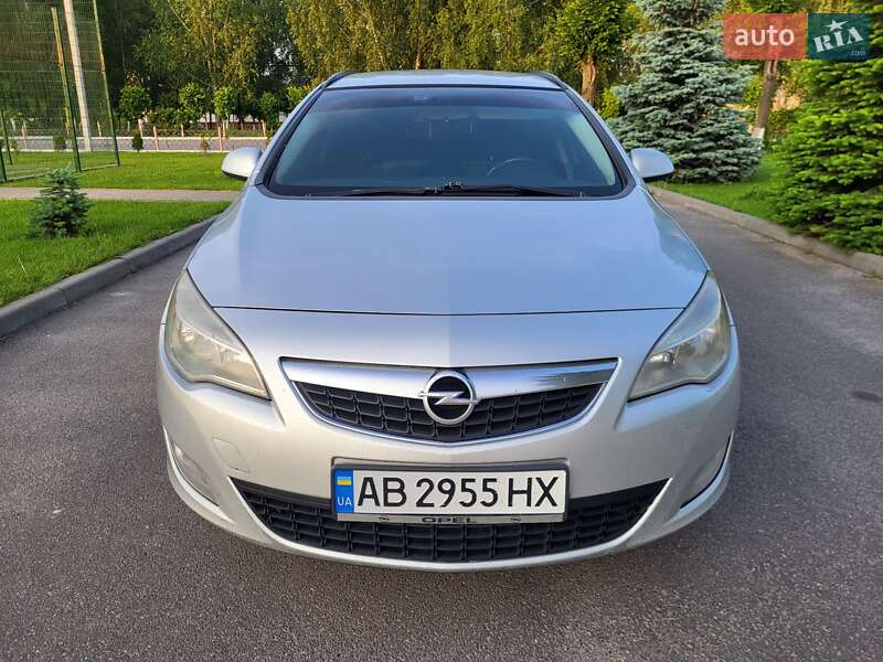 Універсал Opel Astra 2011 в Вінниці