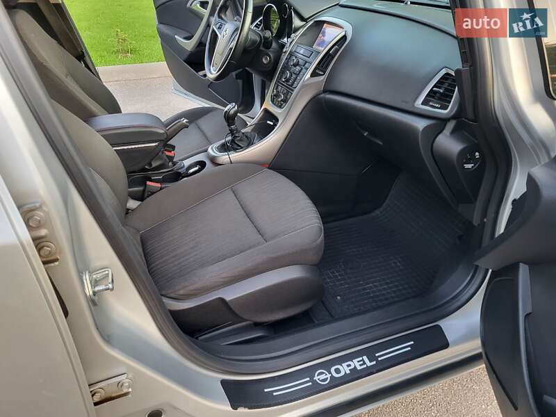 Універсал Opel Astra 2011 в Вінниці