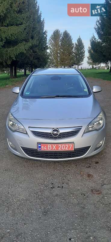 Универсал Opel Astra 2011 в Стрые