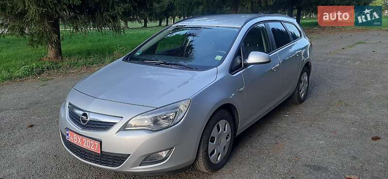 Универсал Opel Astra 2011 в Стрые
