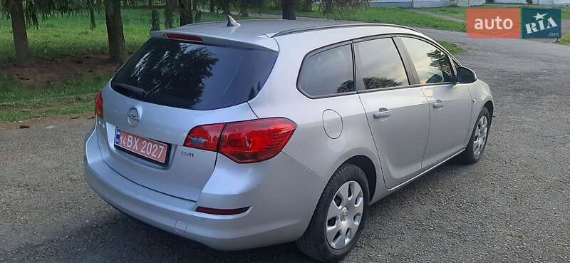Универсал Opel Astra 2011 в Стрые