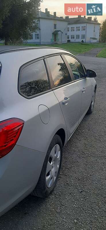 Универсал Opel Astra 2011 в Стрые
