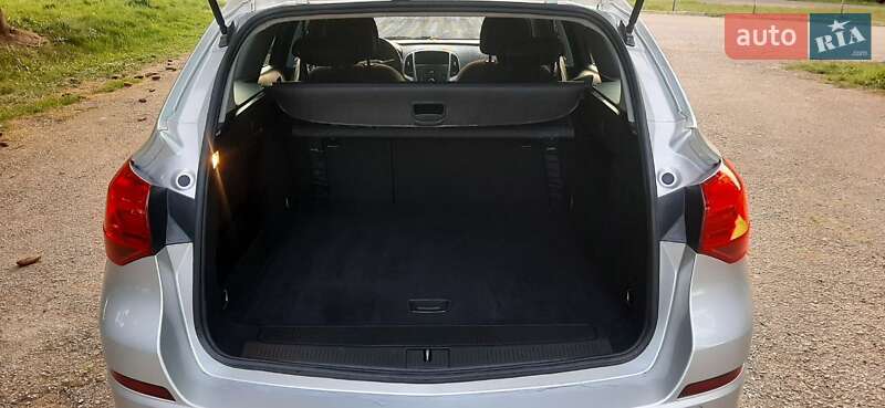 Универсал Opel Astra 2011 в Стрые