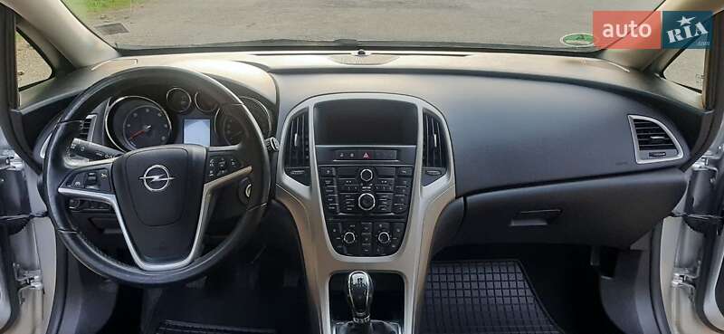 Универсал Opel Astra 2011 в Стрые