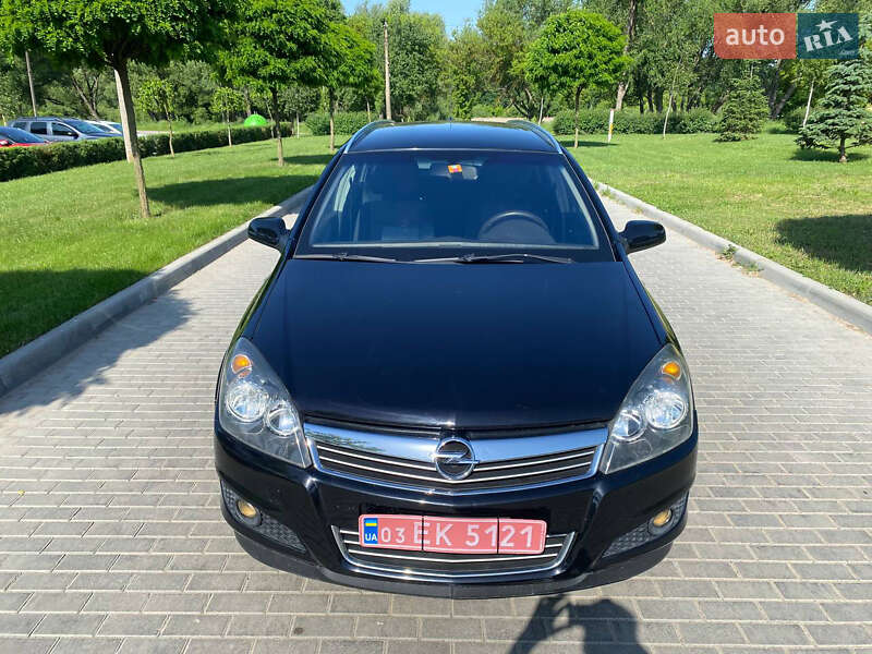 Универсал Opel Astra 2010 в Умани