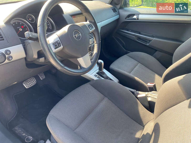 Универсал Opel Astra 2010 в Умани