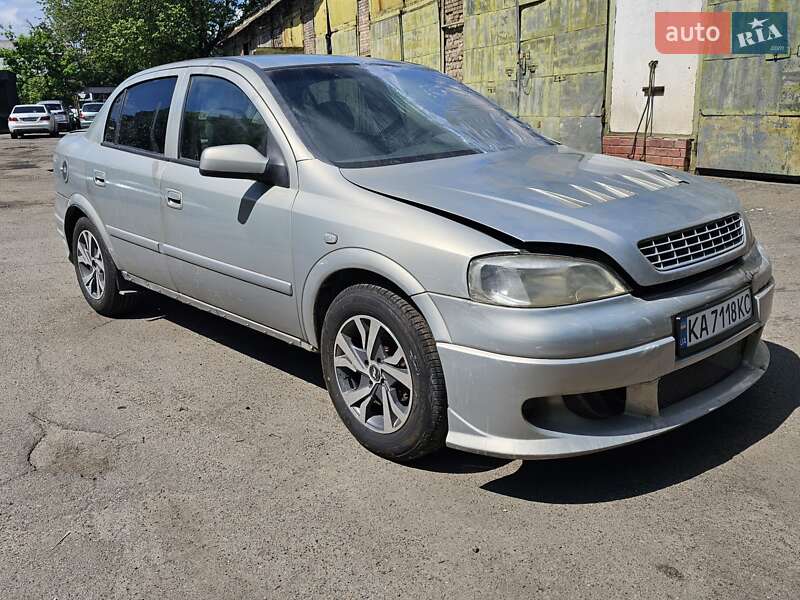 Седан Opel Astra 2005 в 