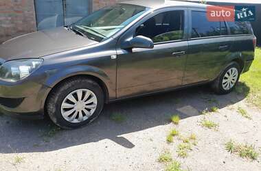 Універсал Opel Astra 2011 в Смілі
