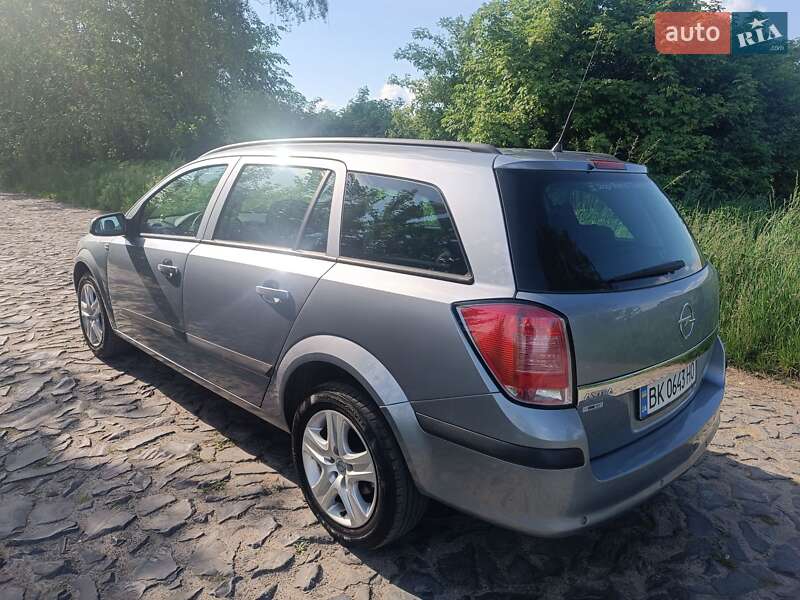 Универсал Opel Astra 2005 в Ровно