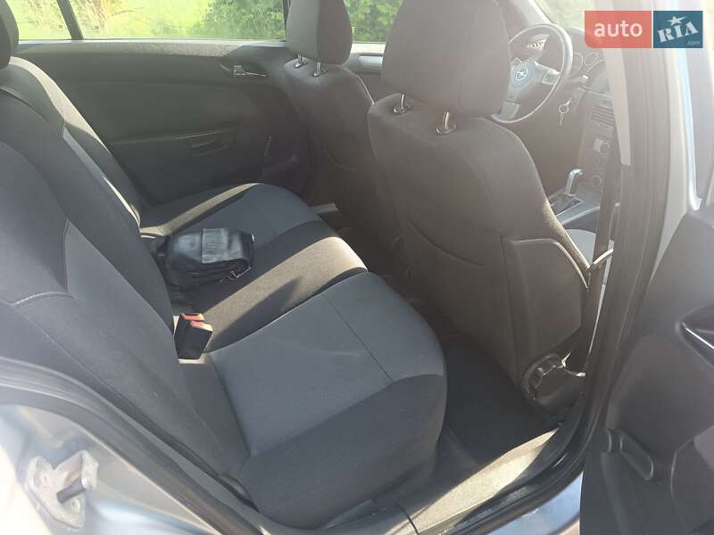 Универсал Opel Astra 2005 в Ровно