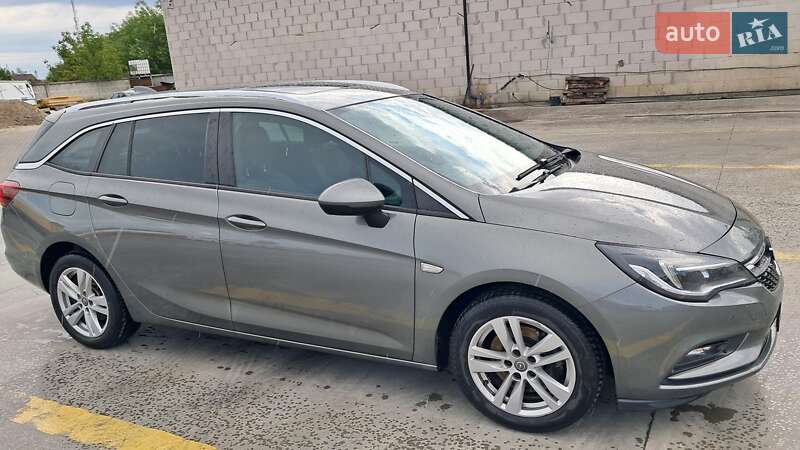 Универсал Opel Astra 2017 в Сокале