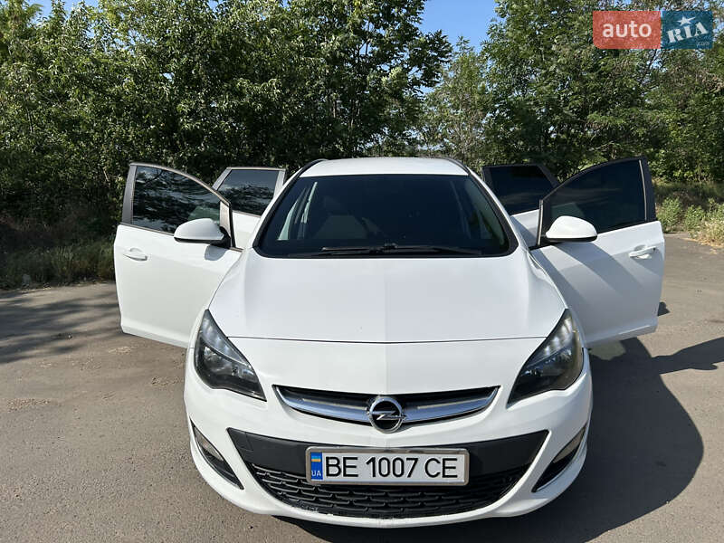 Універсал Opel Astra 2012 в Первомайську