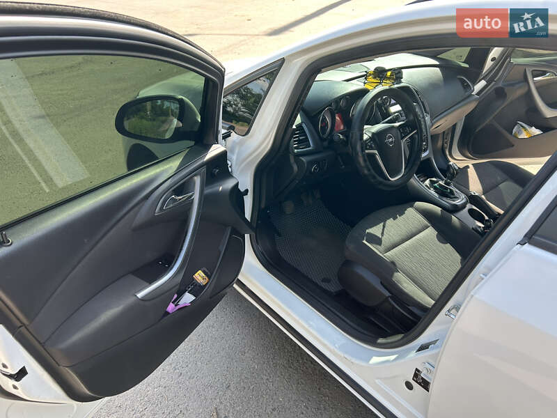 Універсал Opel Astra 2012 в Первомайську