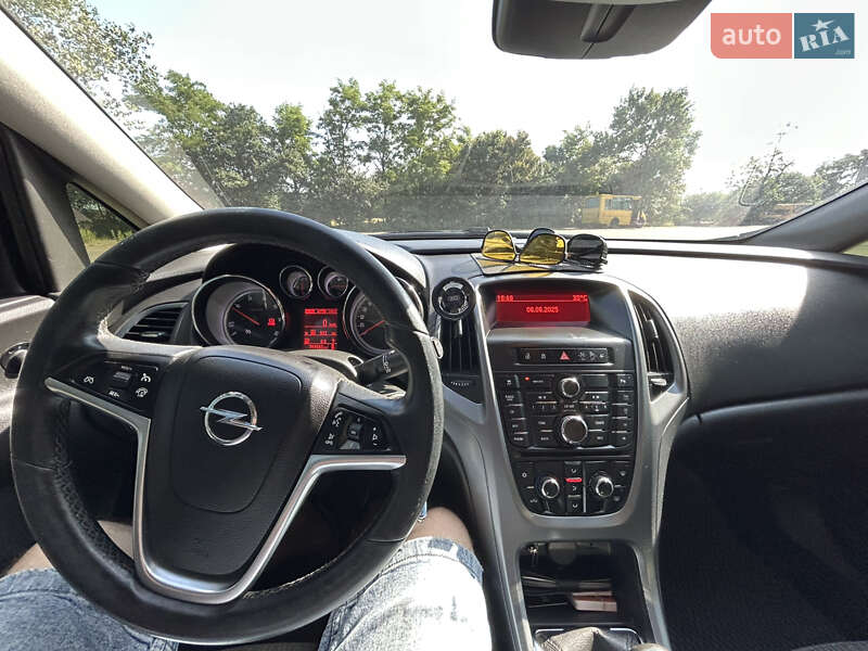 Універсал Opel Astra 2012 в Первомайську