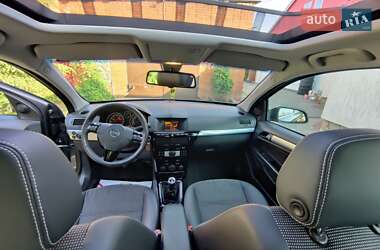 Хэтчбек Opel Astra 2009 в 