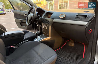 Хетчбек Opel Astra 2006 в 