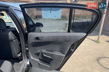 Хэтчбек Opel Astra 2006 в 